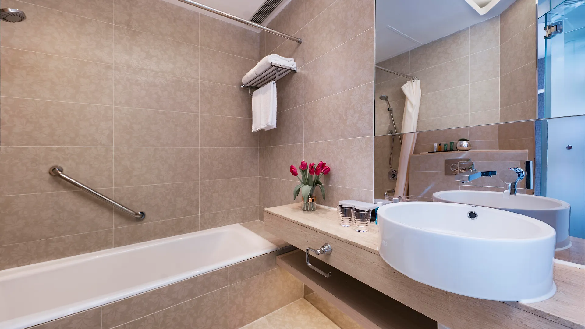 The Mercer Hong Kong 4*,
